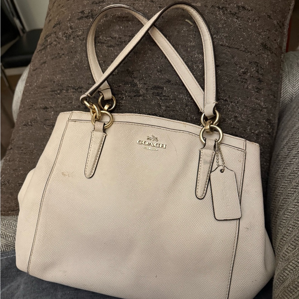 Coach Minetta Crossbody in Cream - Fair Condition.
(Must Go)